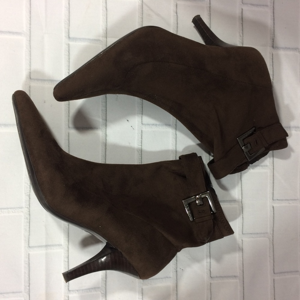 BCBGirls Ankle Boots Pointy Toe Brown Side Zip 9B